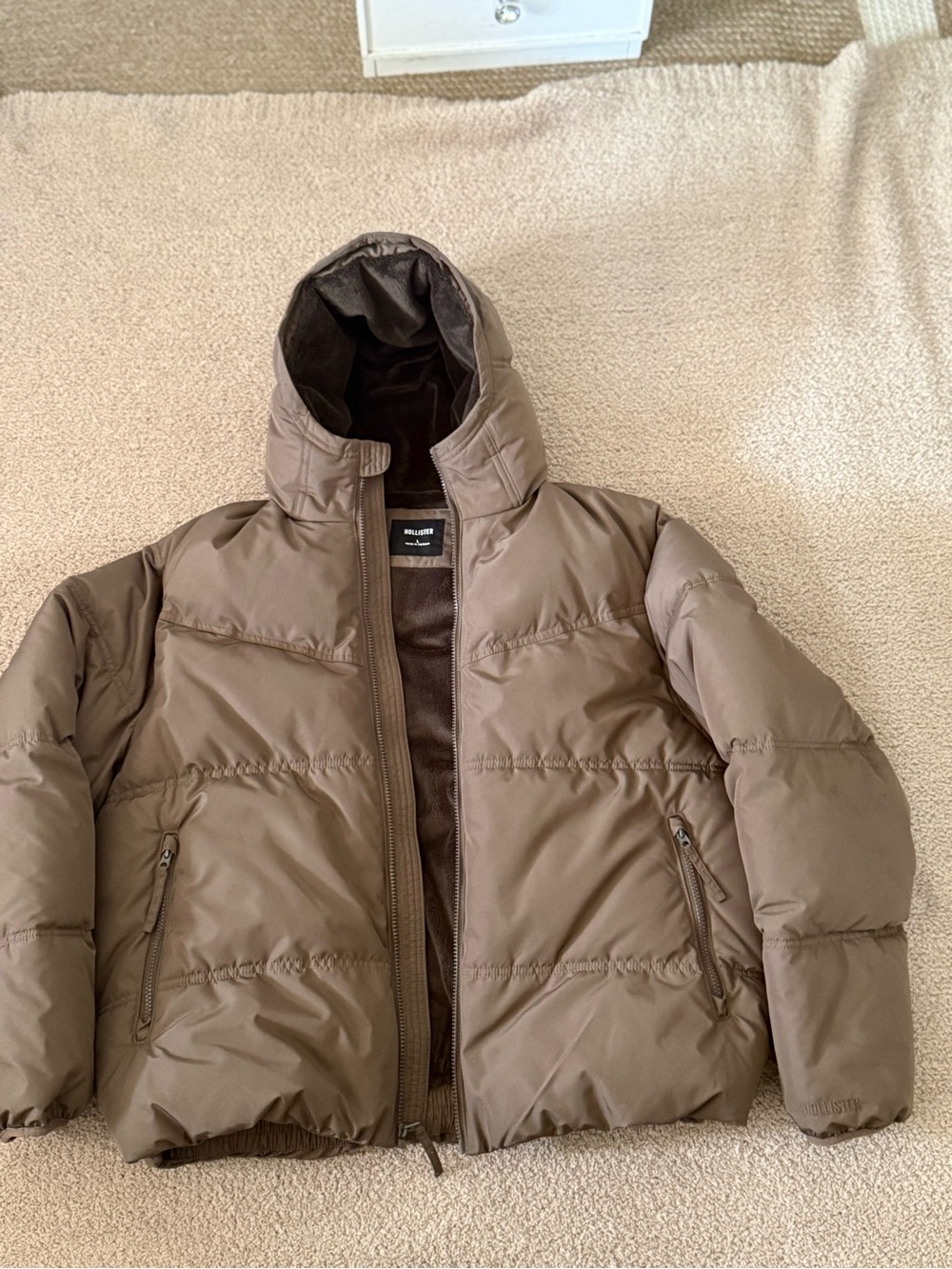 Hollister Men's Brown Puffer Jacket with Hood
